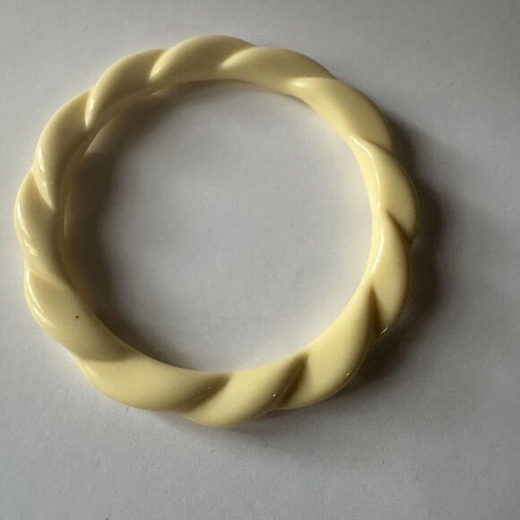 VTG AVON Color Go Round Twisted Lucite Bangle Bracelet Set Of 3 Green Red White - Picture 9 of 12